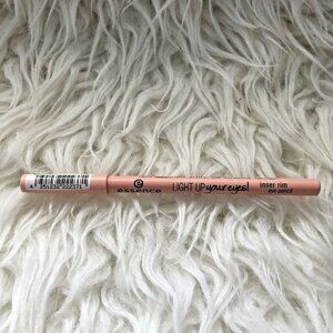 ESSENCE Light up your eyes! Inner Rim Eye Pencil Shade 02 Peachy Day